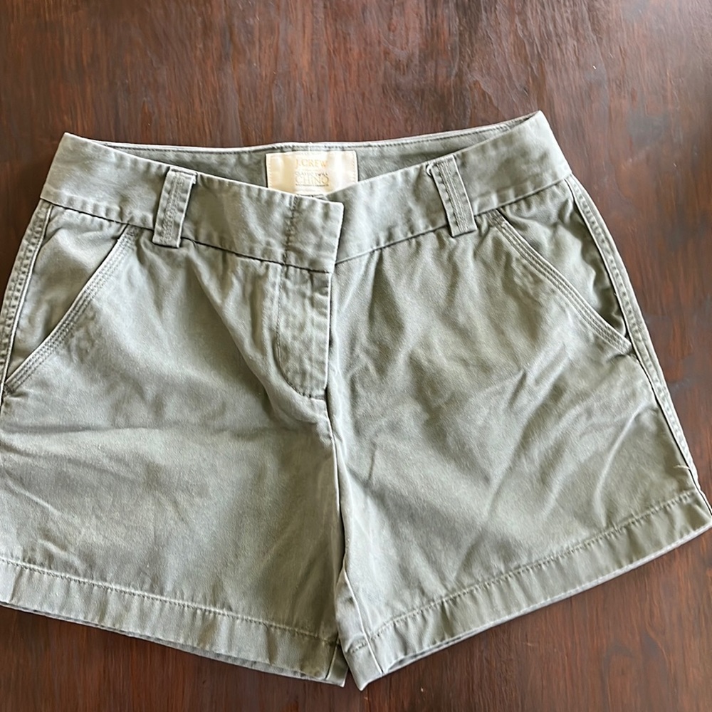 Olive JCREW classic twill chinos. Curvy fit size 6